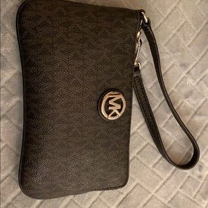 Michael Kora signature jet set  wristlet black